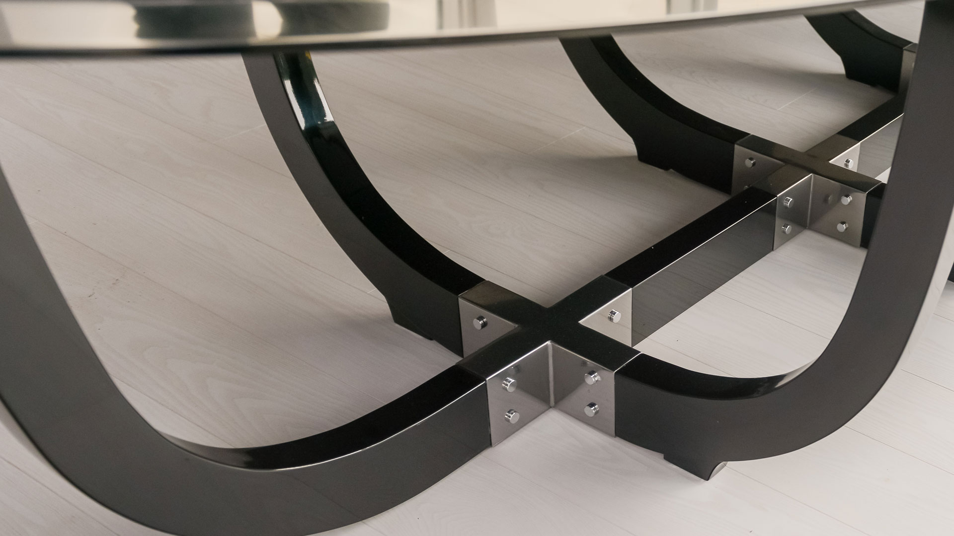 Black Pearl Classic dining table in interior detail 3